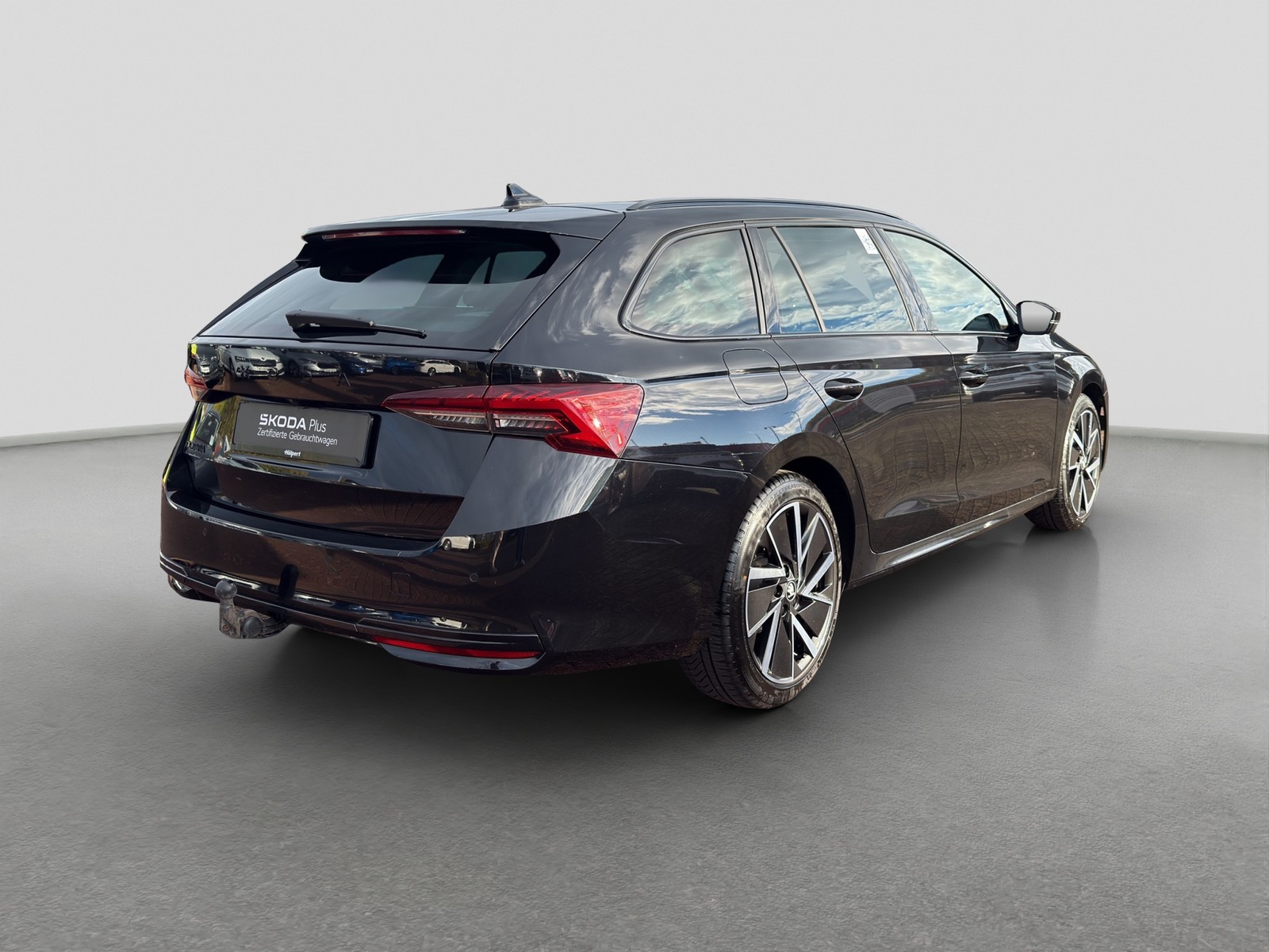 Skoda Octavia Combi 1.5 e-TEC SPORTLINE PANO AHK LM18