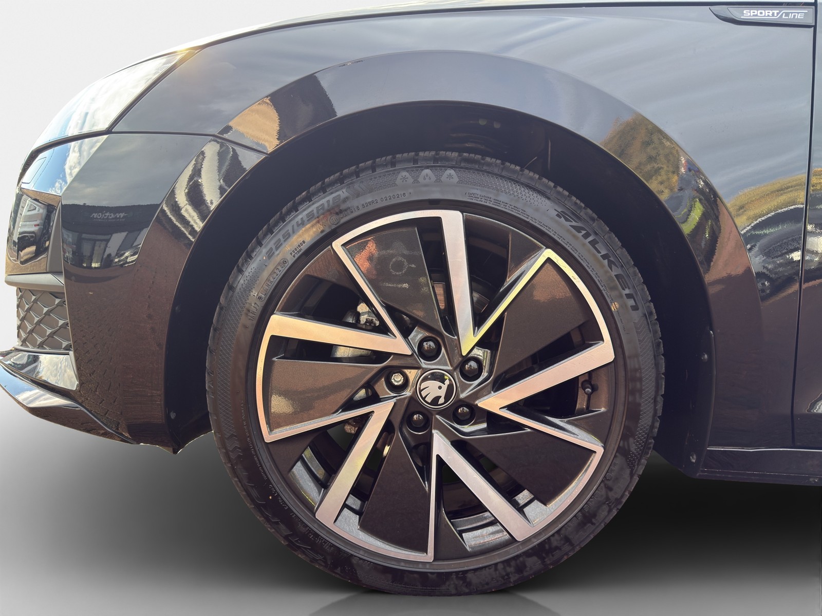 Skoda Octavia Combi 1.5 e-TEC SPORTLINE PANO AHK LM18