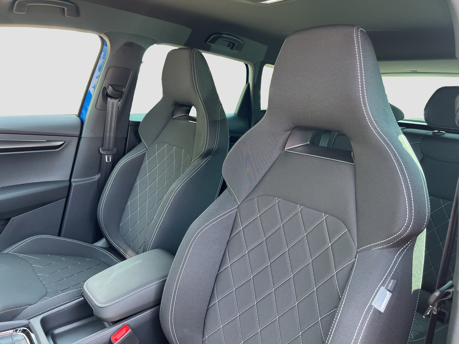 Skoda Karoq 1.5 SPORTLINE AHK CAM ACC LM18 NAVI SITZHZ