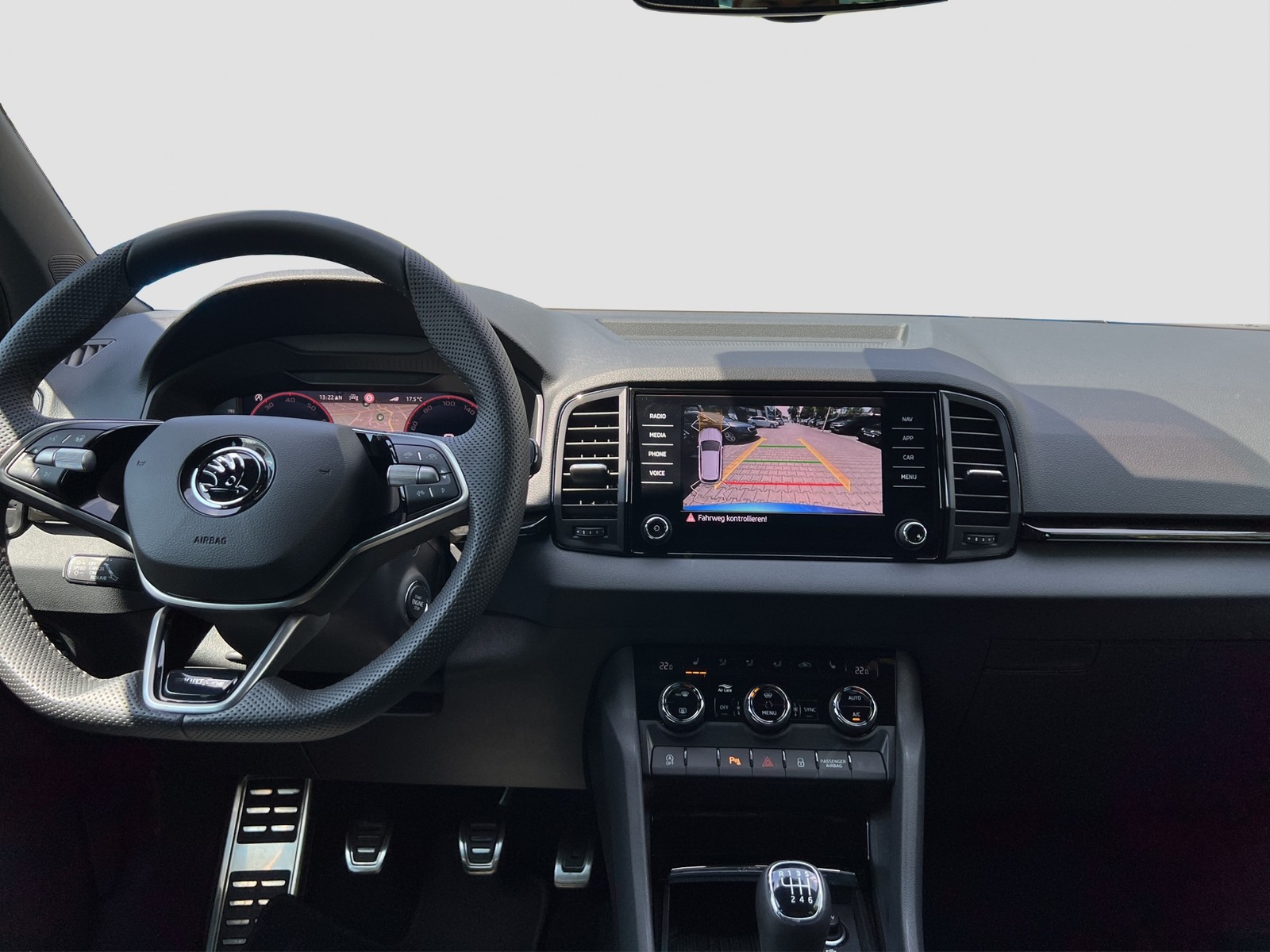 Skoda Karoq 1.5 SPORTLINE AHK CAM ACC LM18 NAVI SITZHZ