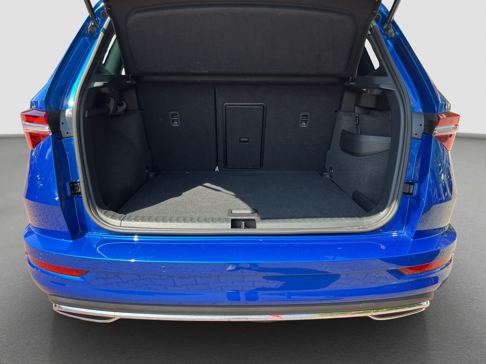 Skoda Karoq 1.5 SPORTLINE AHK CAM ACC LM18 NAVI SITZHZ