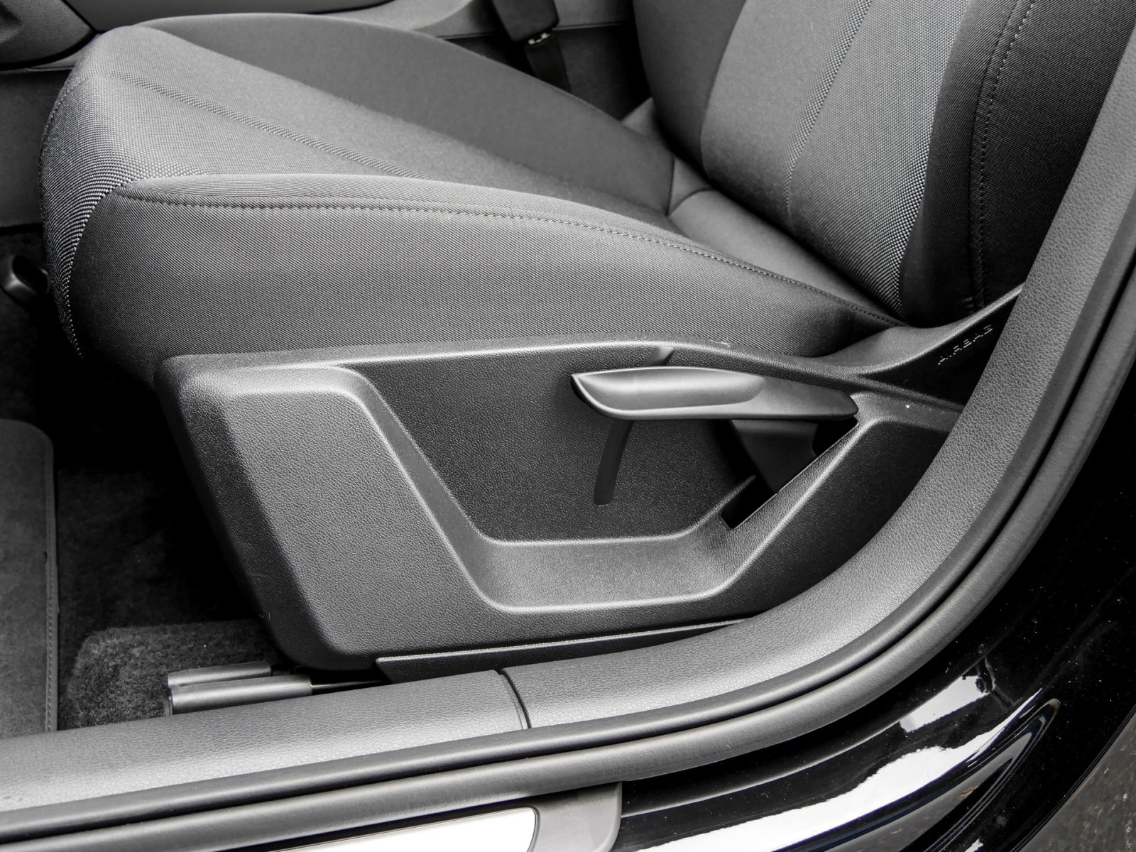 Audi Q2 30 TFSI advanced Sitzheizung vorn+Sonnenschutzverglasung abgedunkelt