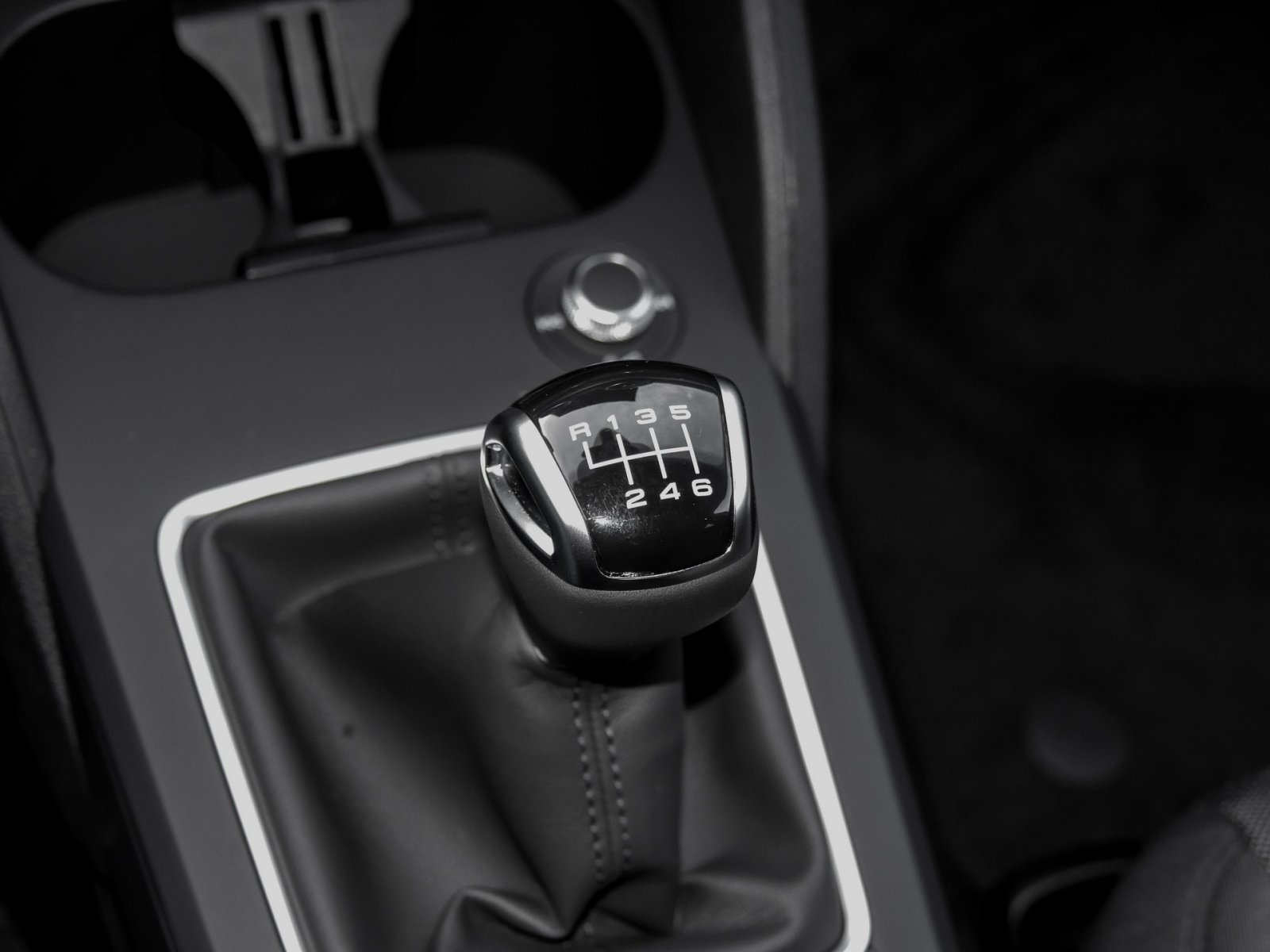 Audi Q2 30 TFSI advanced Sitzheizung vorn+Sonnenschutzverglasung abgedunkelt