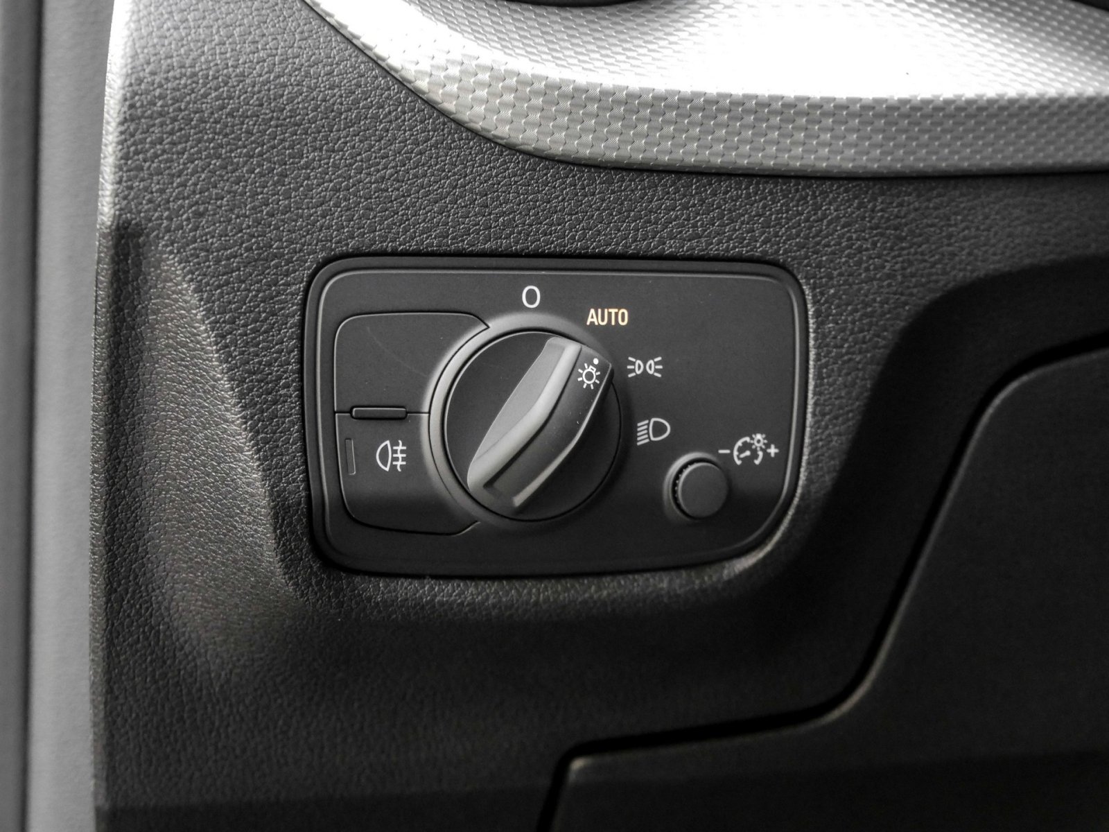 Audi Q2 30 TFSI advanced Sitzheizung vorn+Sonnenschutzverglasung abgedunkelt