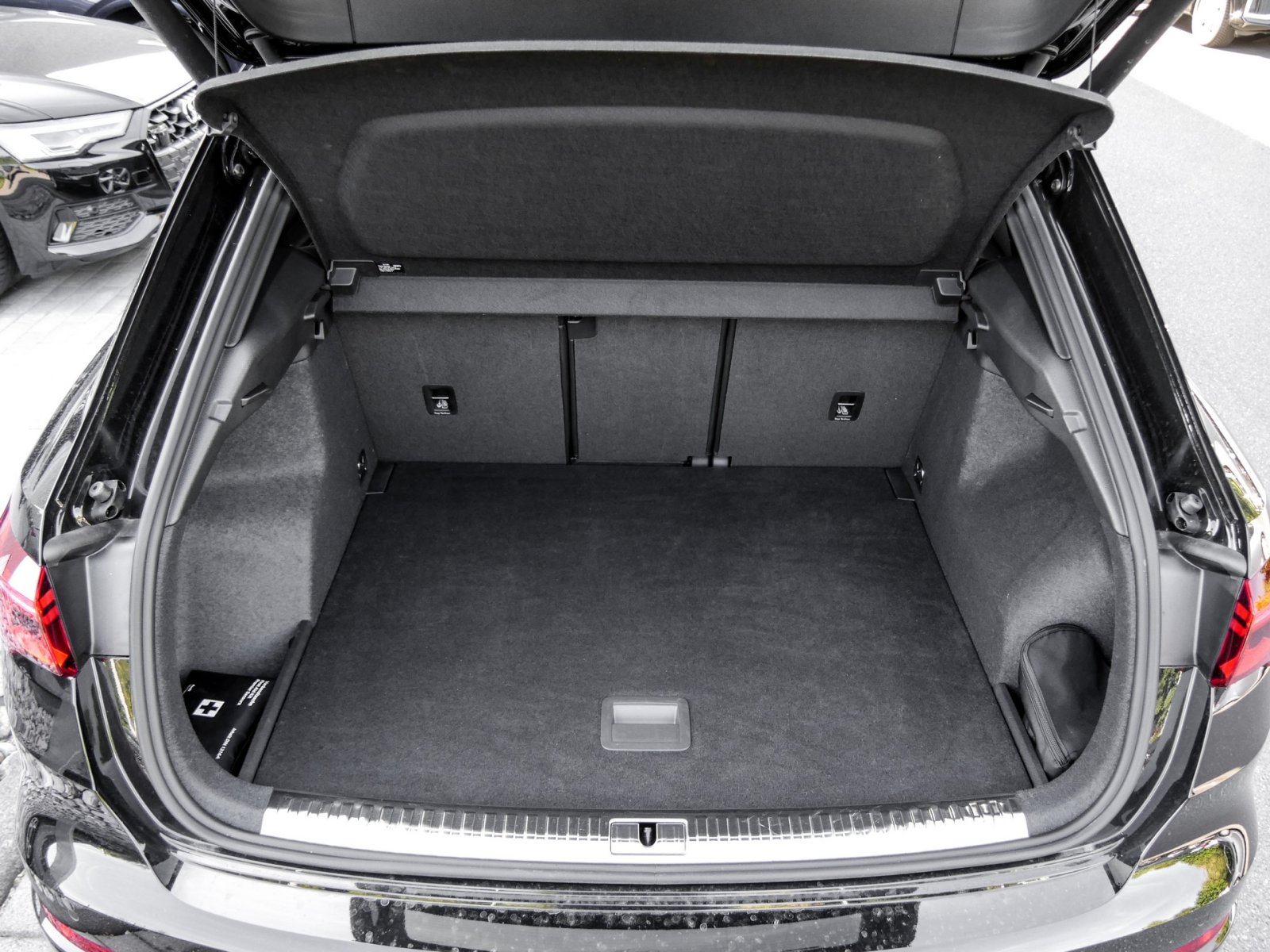 Audi Q3 35 advanced AHK CAM ACC LM18 E-KLAPPE NAVI+