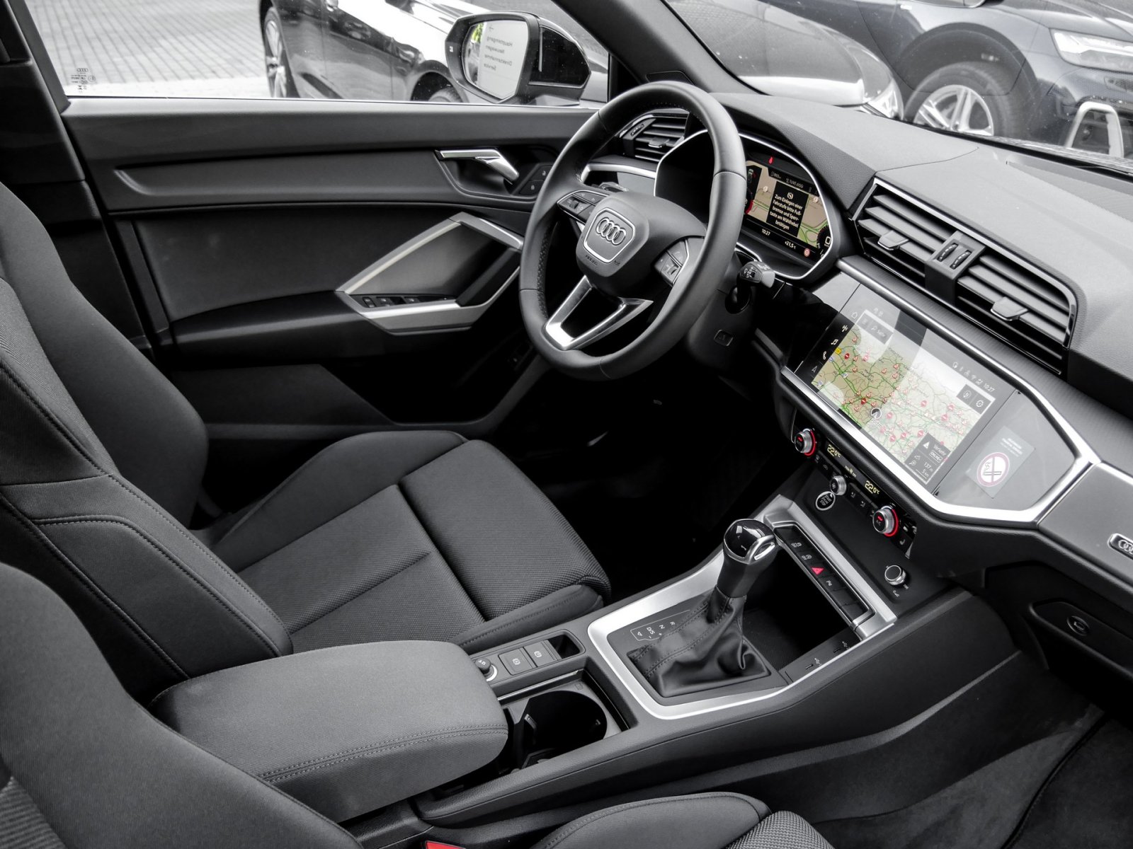 Audi Q3 35 advanced AHK CAM ACC LM18 E-KLAPPE NAVI+