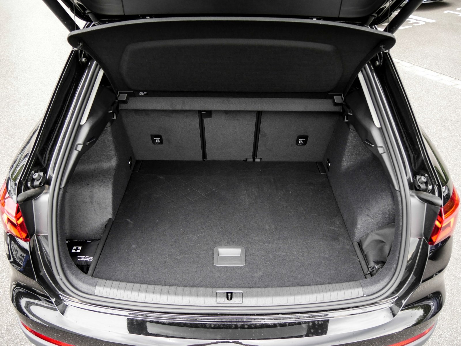 Audi Q3 35 CAM ACC LM18 EKLAPPE NAVI+ SITZHEIZUNG LED