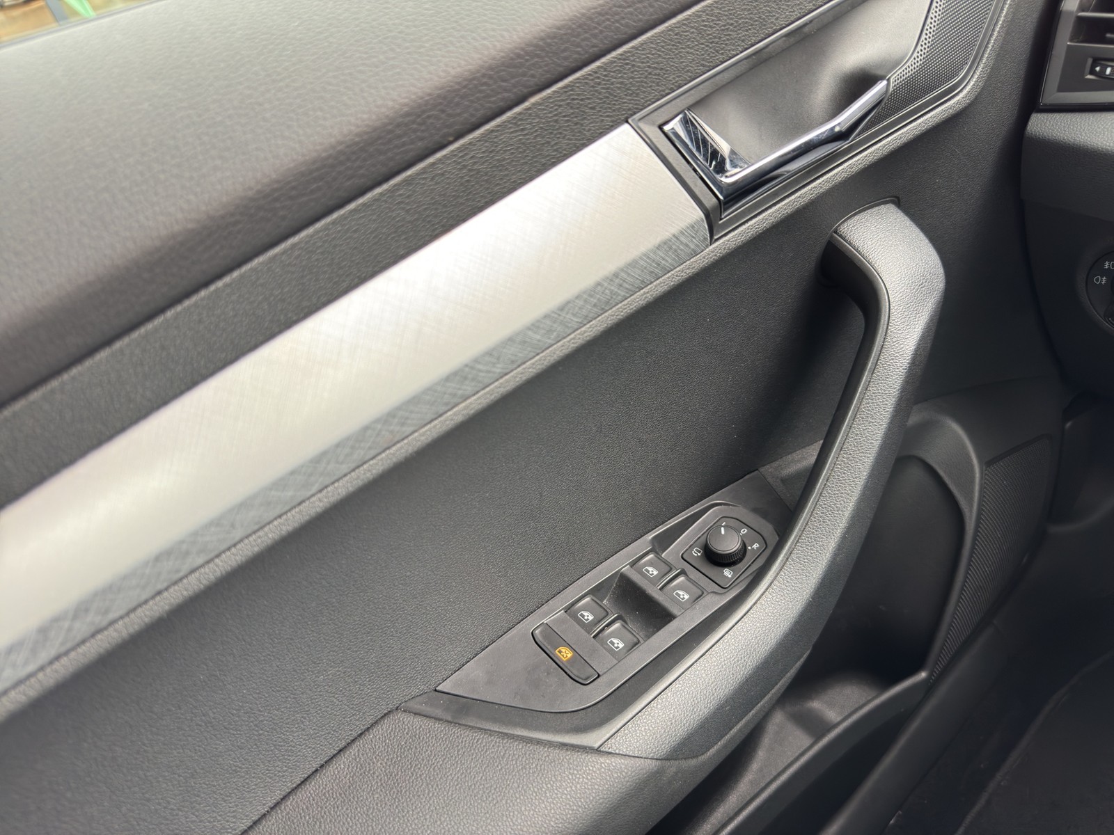 Skoda Karoq 1.5 SELECTION CAM NAVI LM17 SITZHEIZUNG