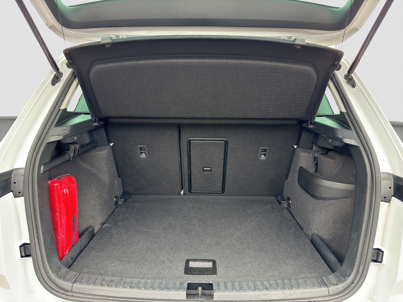 Skoda Karoq 1.5 SELECTION CAM NAVI LM17 SITZHEIZUNG