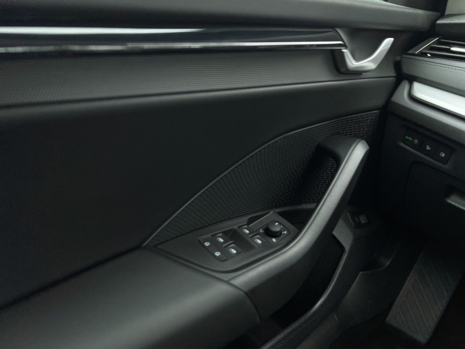 Skoda Octavia Combi 2.0 SELECTION CAM ACC EKLAPPE NAVI