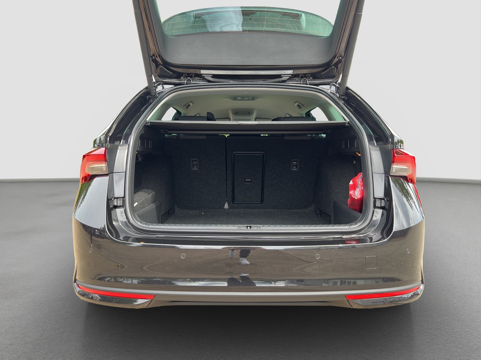 Skoda Octavia Combi 2.0 SELECTION CAM ACC EKLAPPE NAVI