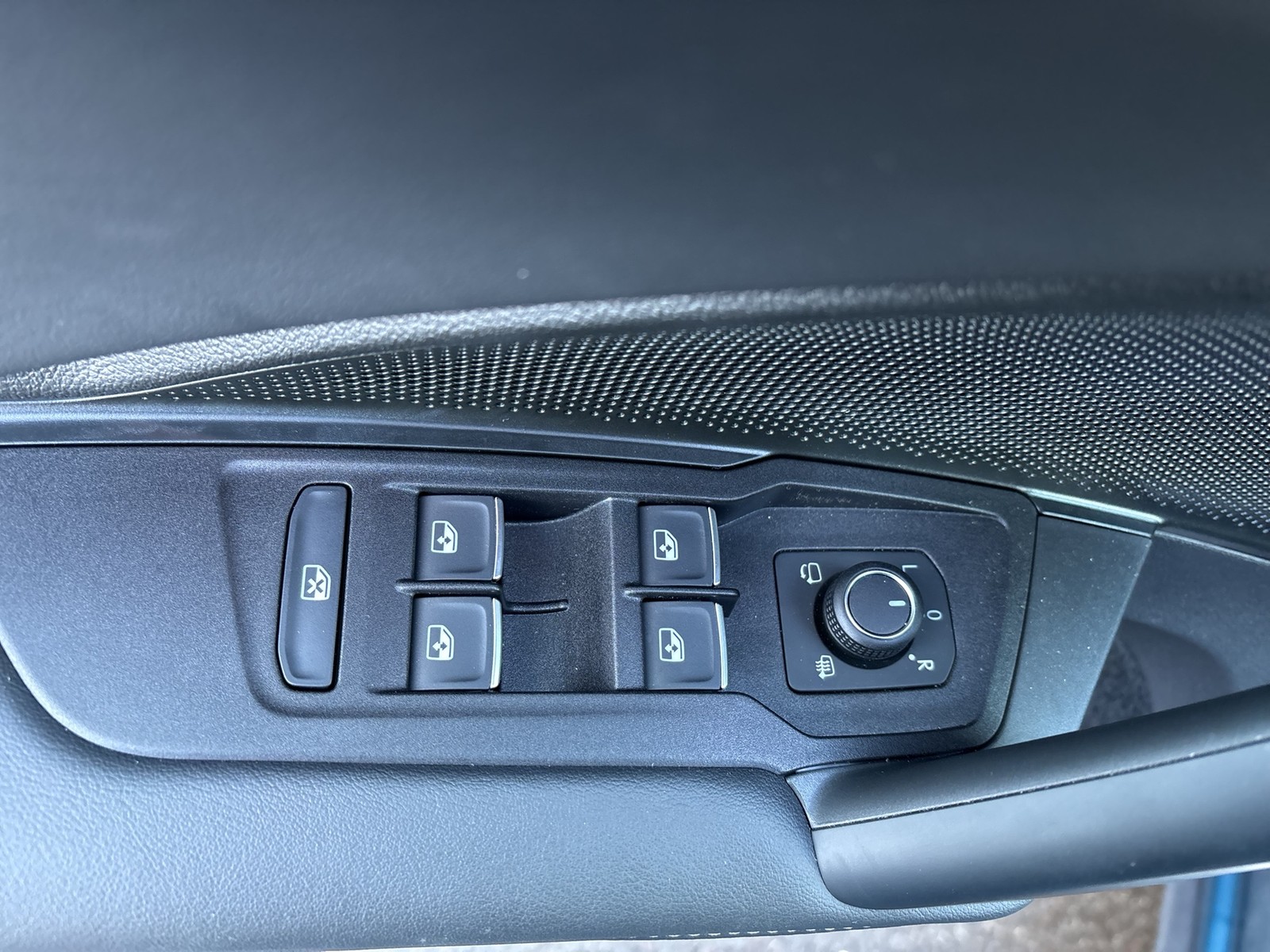 Volkswagen Tiguan 1.5 HYBRID R-LINE NEUES MODELL AHK 360CAM