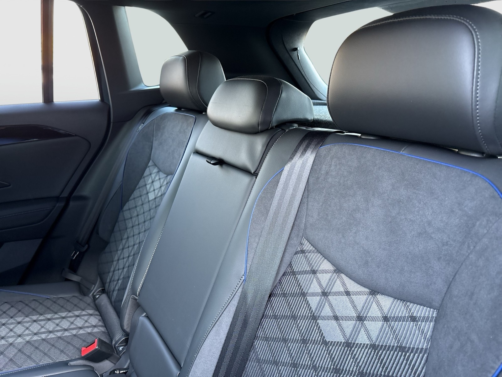 Volkswagen Tiguan 1.5 HYBRID R-LINE NEUES MODELL AHK 360CAM