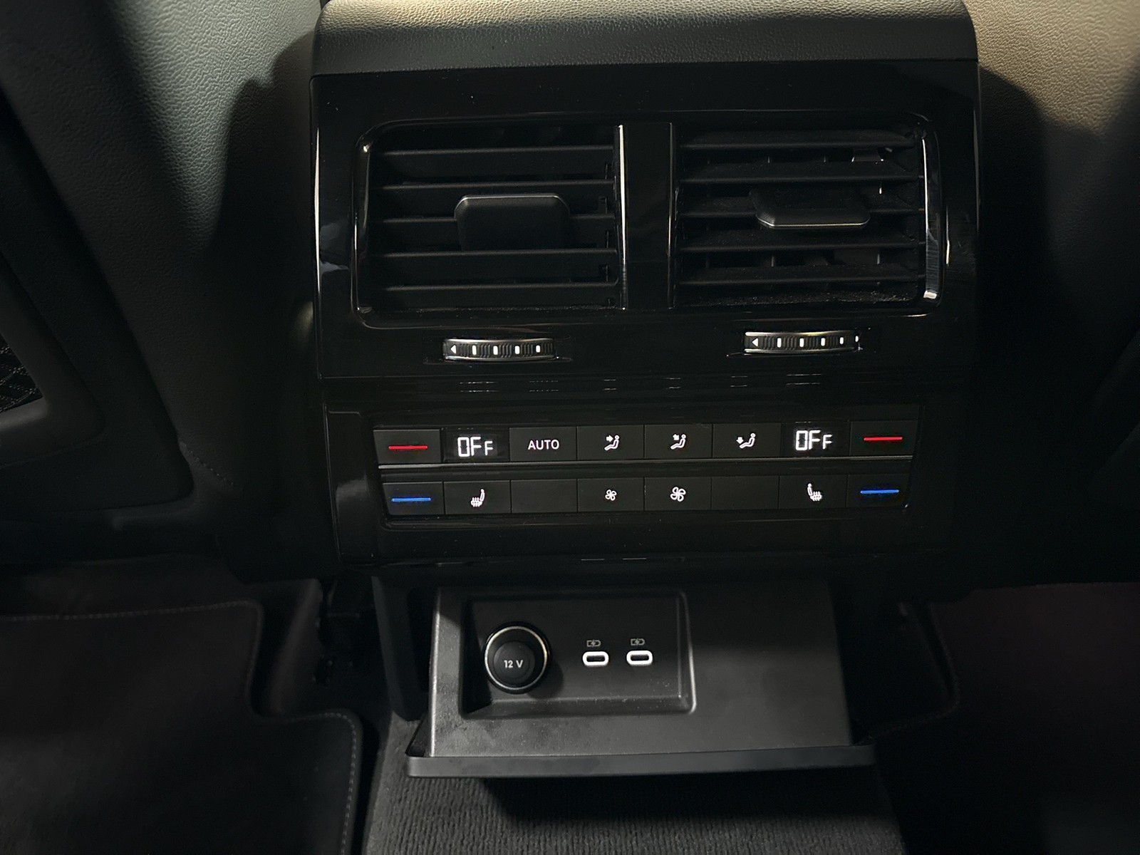 Volkswagen Touareg V6 R-LINE AHK CAM ACC HEAD-UP