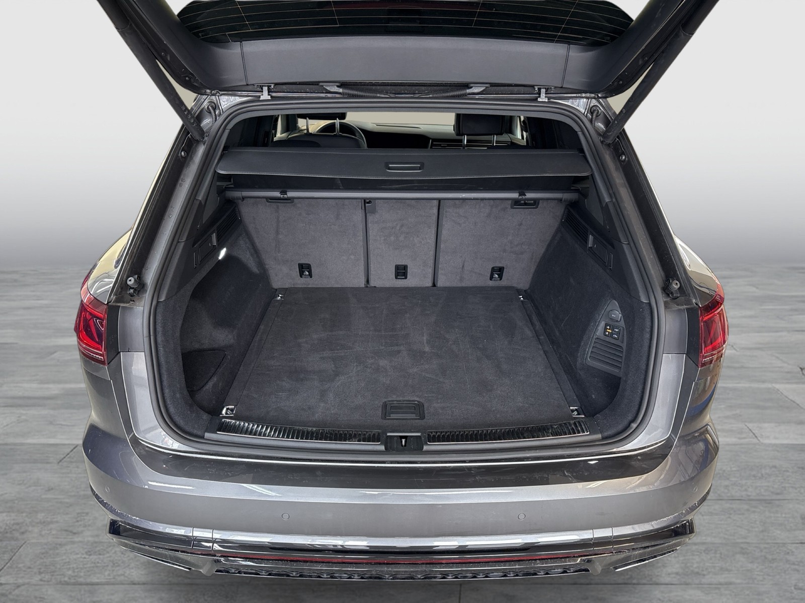 Volkswagen Touareg V6 R-LINE AHK CAM ACC HEAD-UP