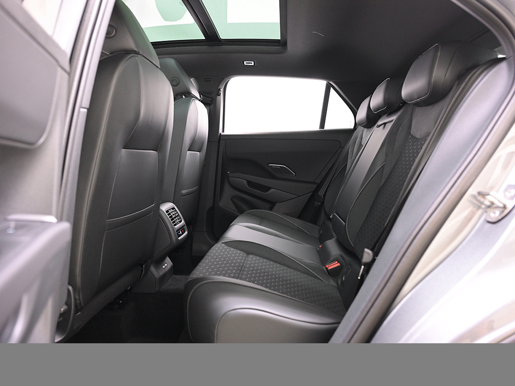 Volkswagen T-Roc 1.5 R-LINE DSG BLACKSTYLE HARMANKARDON