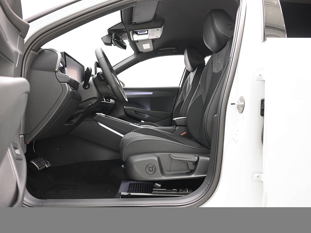 Volkswagen T-Roc 1.5 R-LINE DSG BLACKSTYLE AHK eKLAPPE