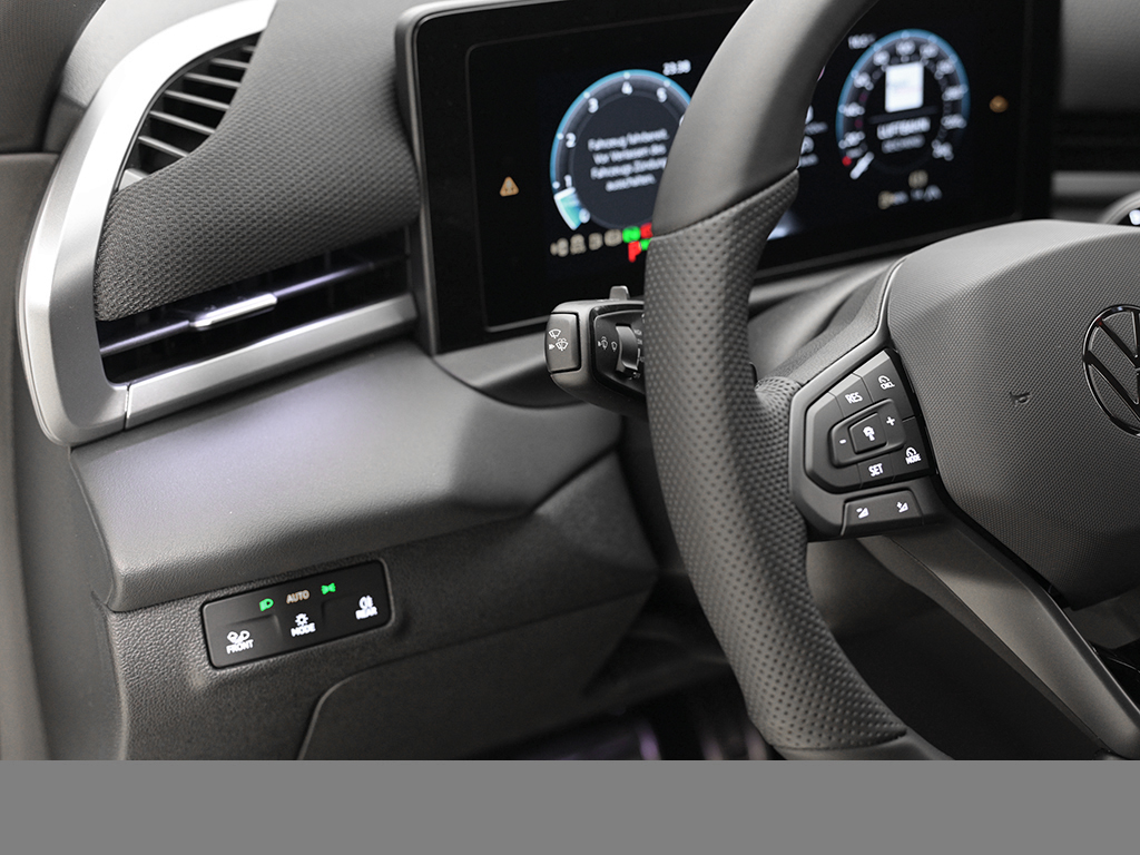 Volkswagen T-Roc 1.5 R-LINE DSG BLACKSTYLE AHK eKLAPPE