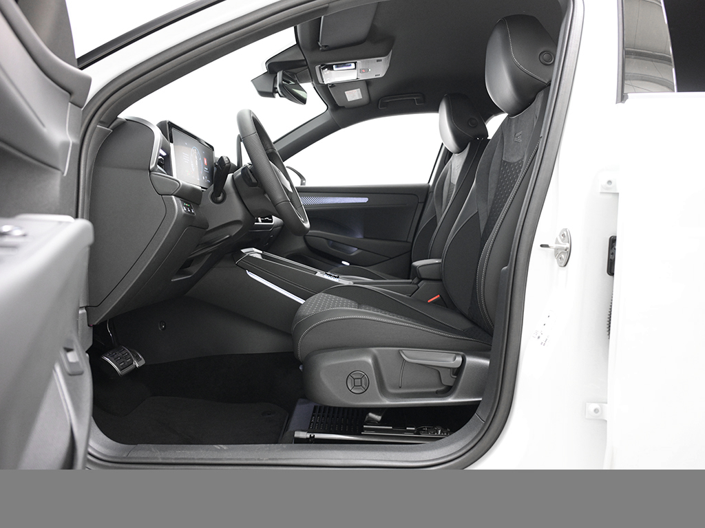 Volkswagen T-Roc 1.5 R-LINE DSG BLACKSTYLE AHK eKLAPPE