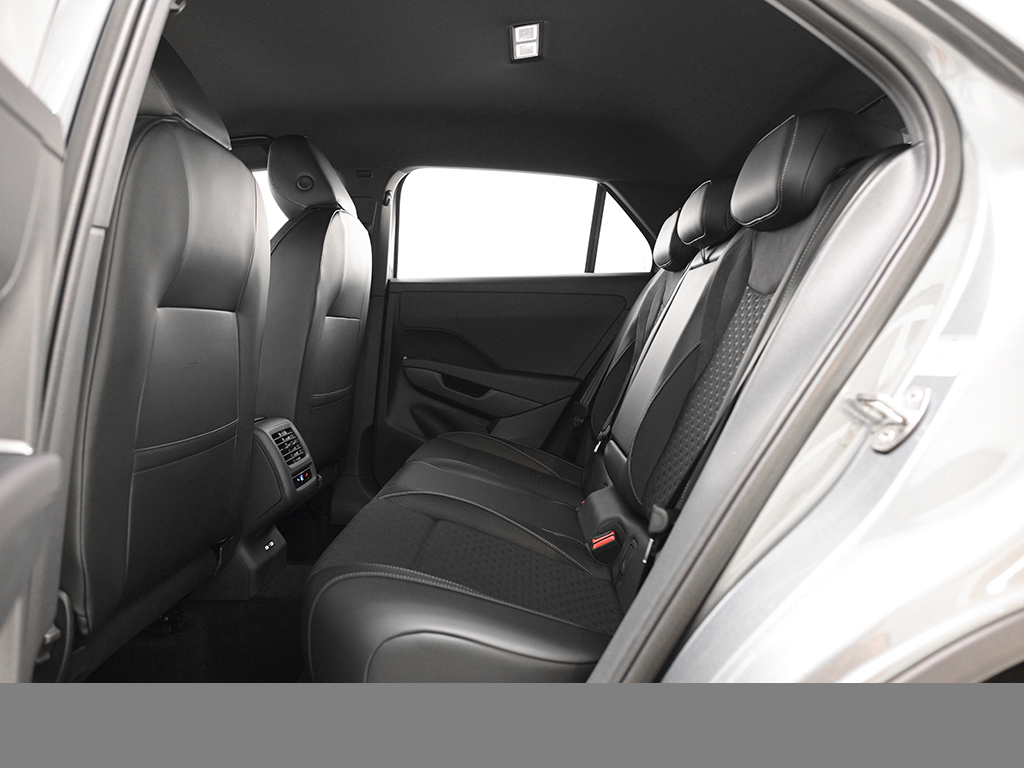 Volkswagen T-Roc 1.5 R-LINE DSG BLACKSTYLE MATRIXLED AHK