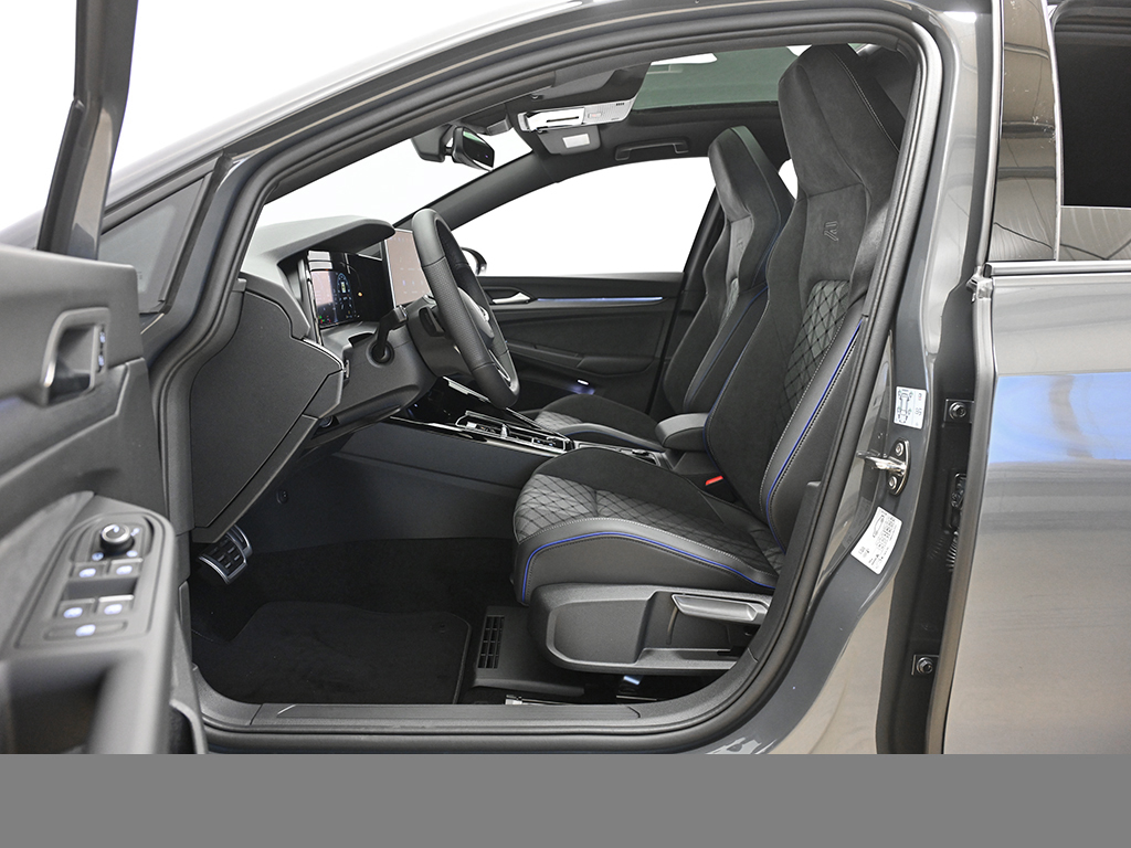Volkswagen Golf 1.5 R-LINE DSG PANO BLACKSTYLE MATRIXLED