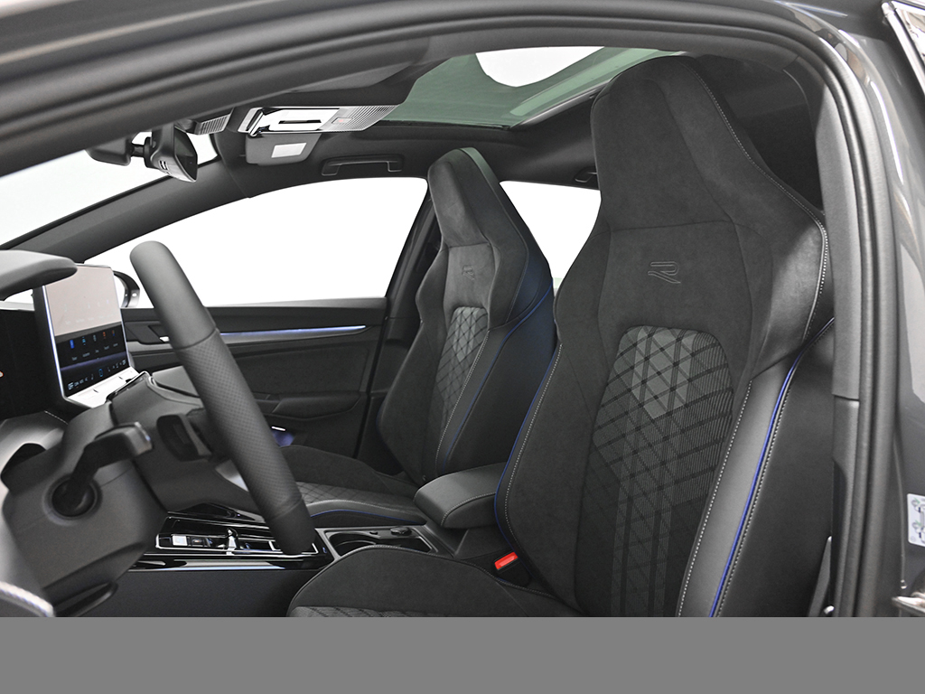 Volkswagen Golf 1.5 R-LINE DSG PANO BLACKSTYLE MATRIXLED