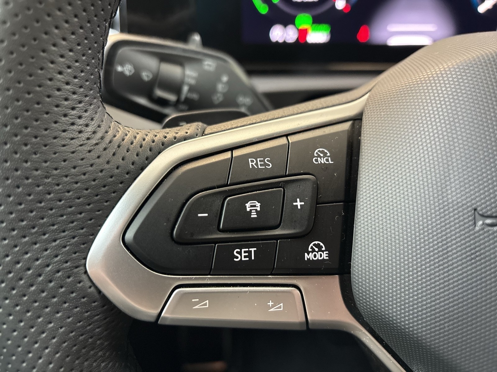 Volkswagen Tiguan 1.5 HYBRID R-LINE AHK CAM ACC LM19