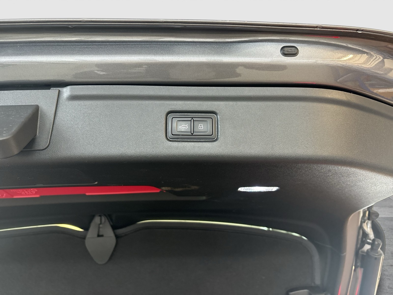 Audi A6 e-tron Avant performance S LINE PANO B&O 21"