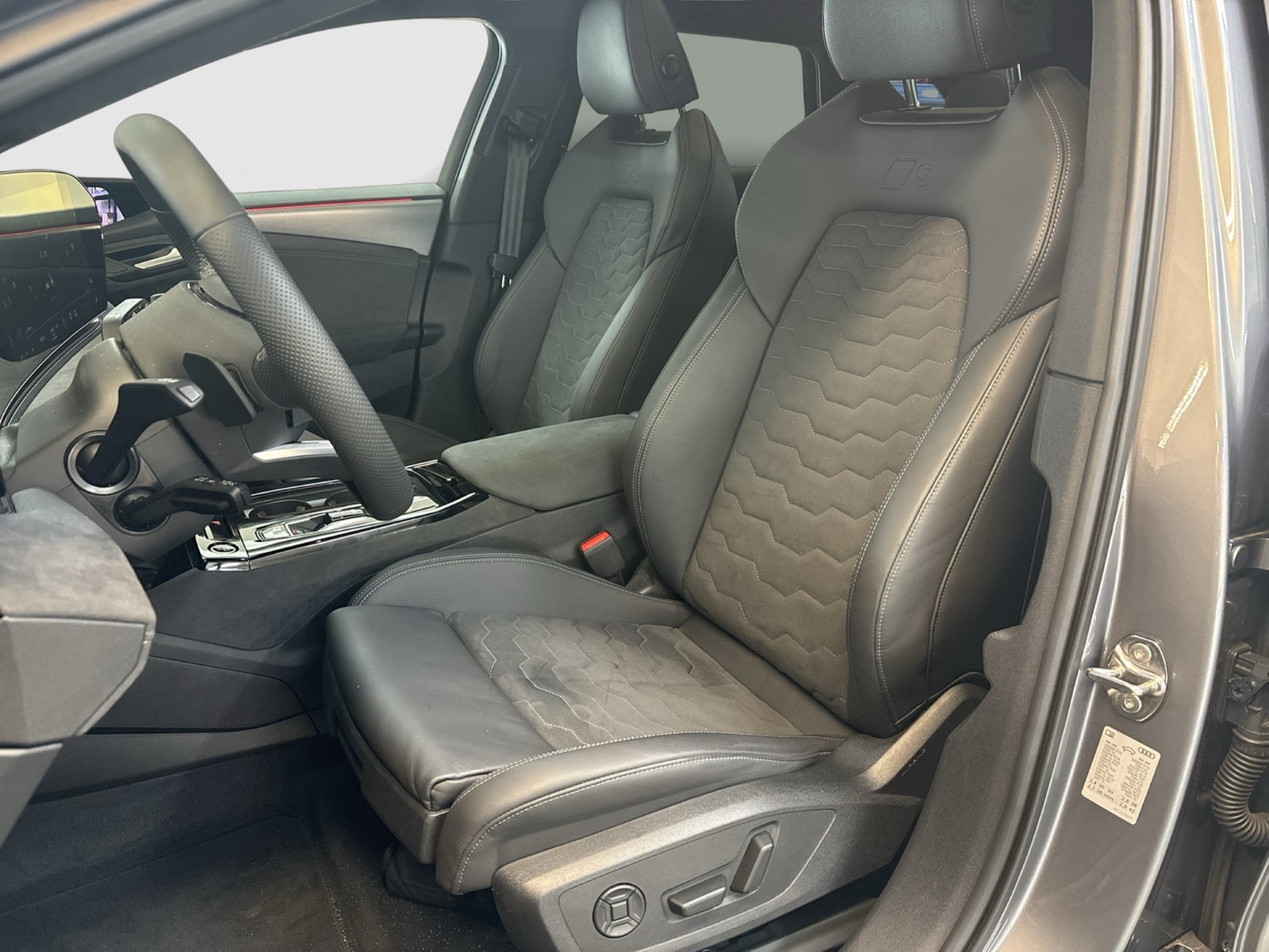 Audi A6 e-tron Avant performance S LINE PANO B&O 21"