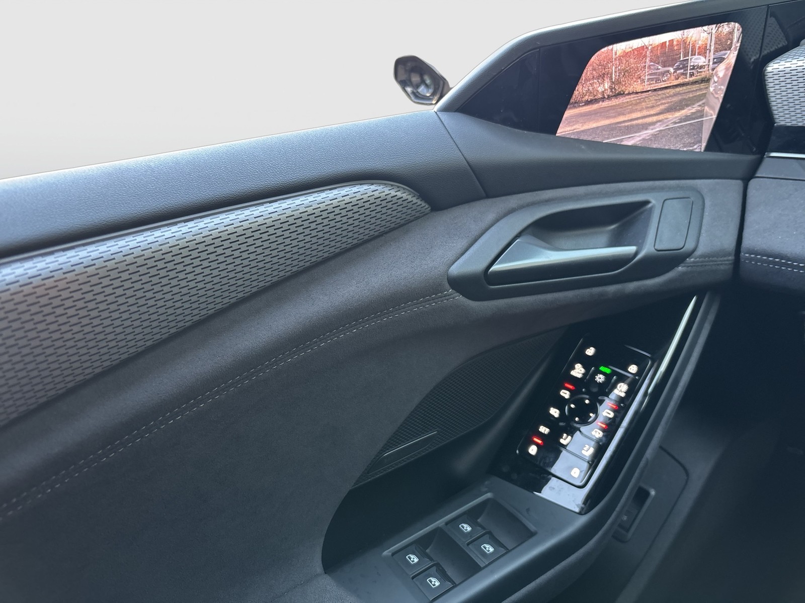 Audi A6 e-tron Avant quattro S LINE PANO B&O AHK LM21