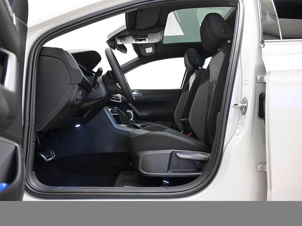 Volkswagen Taigo 1.0 R-LINE DSG