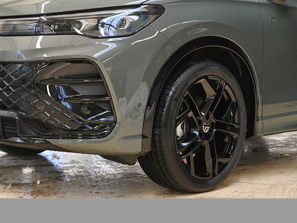 Volkswagen Tiguan 1.5 R-LINE DSG MATRIXLED BLACKSTYLE AHK