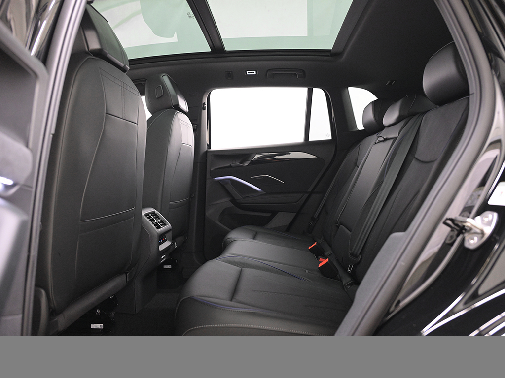 Volkswagen Tiguan 2.0 R-LINE DSG 4X4 LEDER PANO STANDHZG