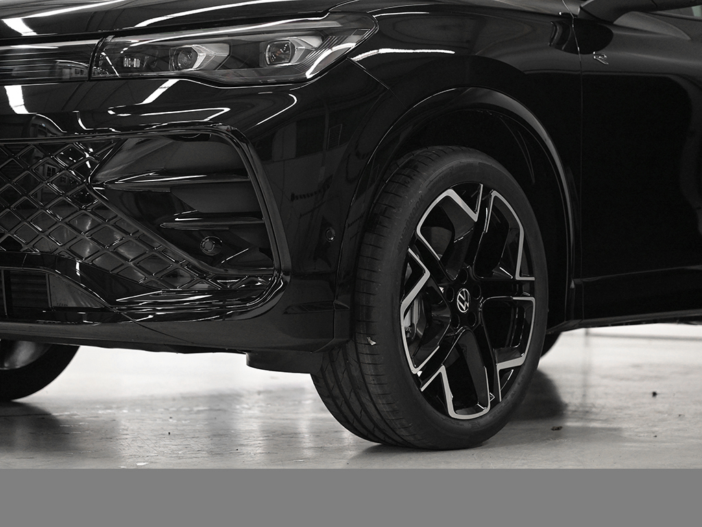 Volkswagen Tiguan 2.0 R-LINE DSG 4X4 LEDER PANO STANDHZG