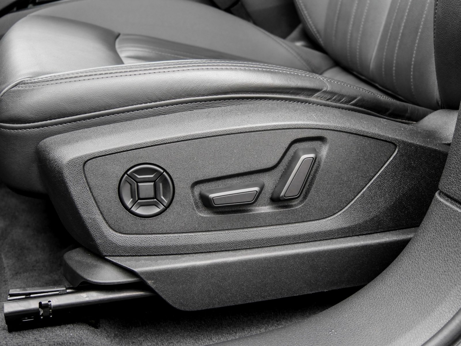 Audi e-tron 55 quattro S LINE PANO AHK 360°CAM LM20