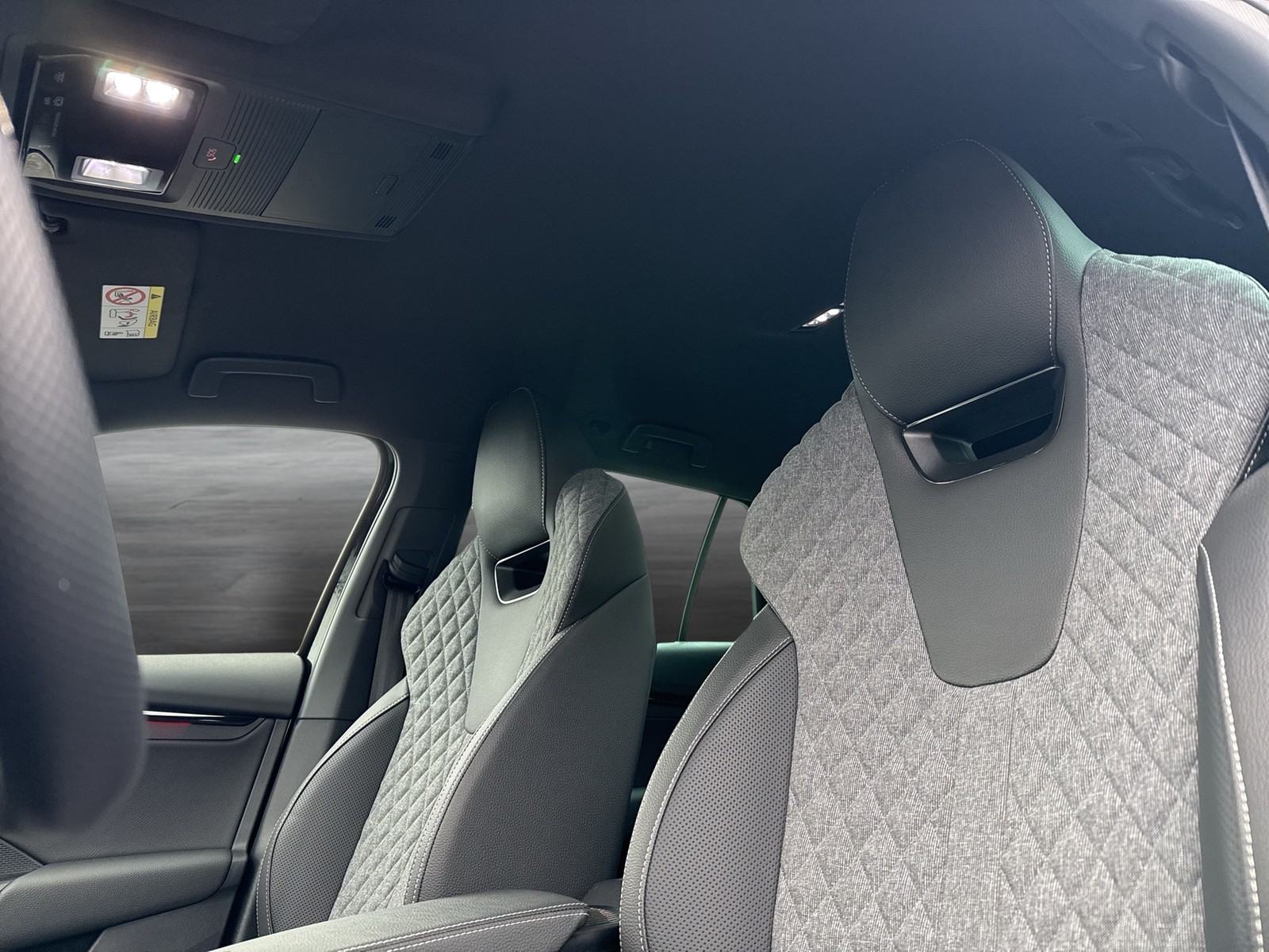 Skoda Octavia Combi 2.0TDI DSG Sportline ACC HuD NAV PDC RFK SHZ