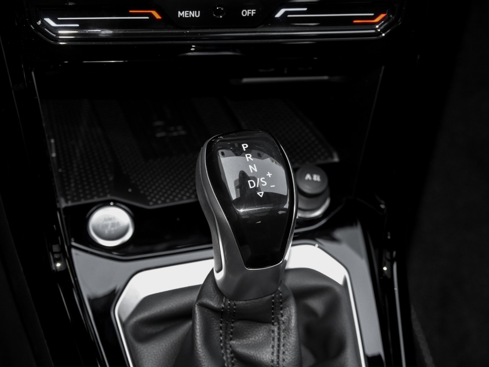 Volkswagen T-Roc 1.5 R-LINE DSG BLACKSTYLE eKLAPPE PANO CAM