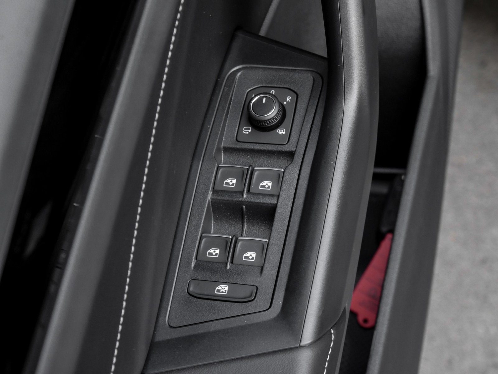 Volkswagen T-Roc 1.5 R-LINE DSG BLACKSTYLE eKLAPPE PANO CAM