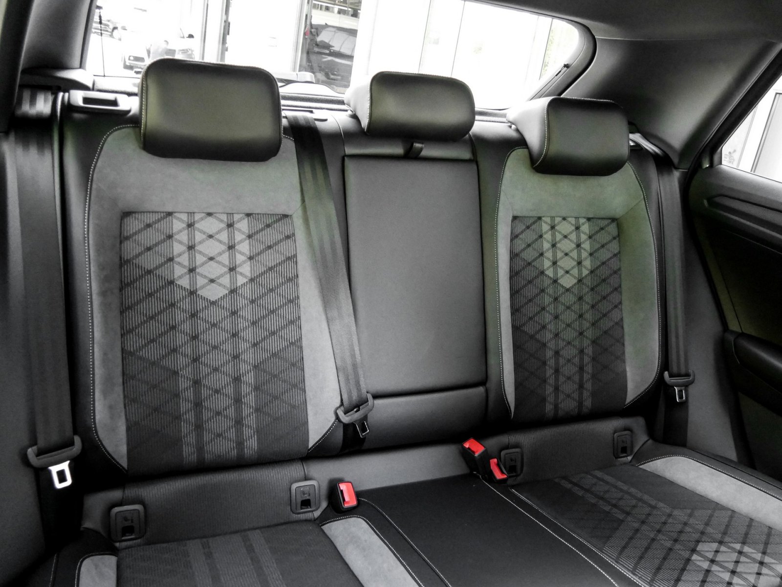 Volkswagen T-Roc 1.5 R-LINE DSG BLACKSTYLE eKLAPPE PANO CAM