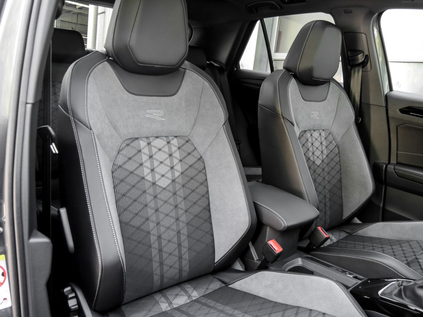 Volkswagen T-Roc 1.5 R-LINE DSG BLACKSTYLE eKLAPPE PANO CAM