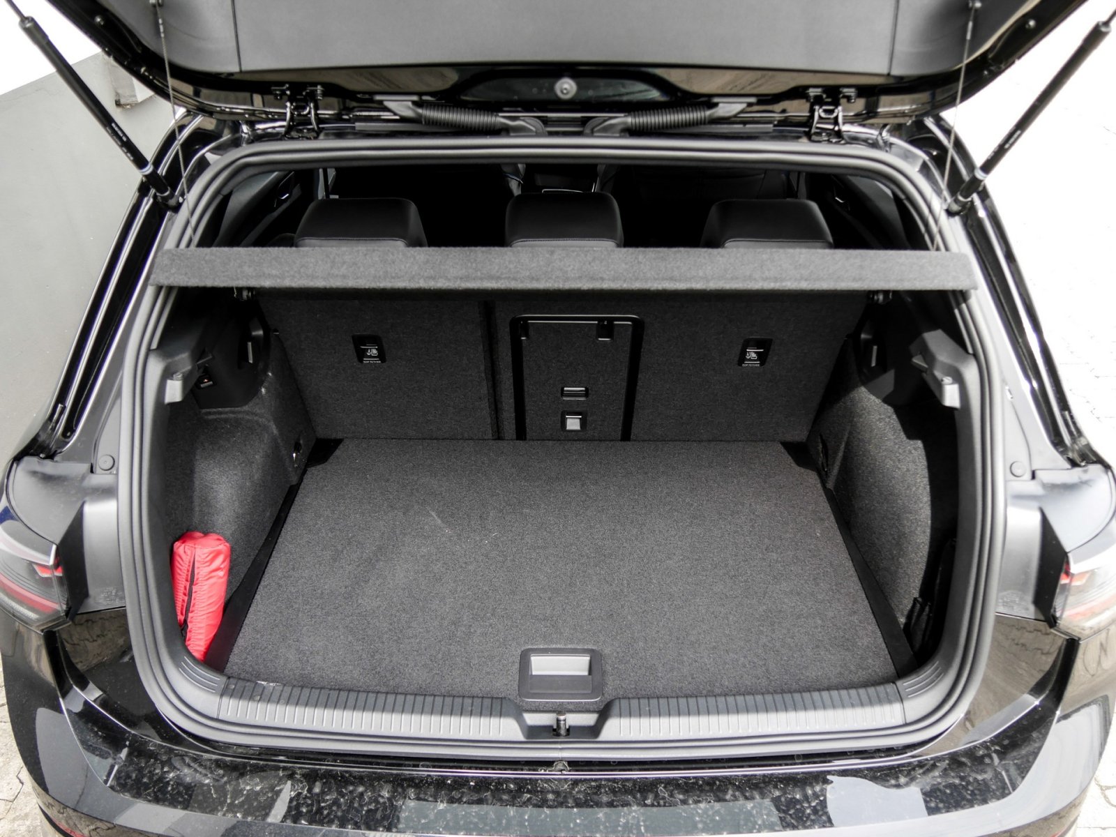 Volkswagen Golf 1.5 R-LINE DSG BLACKSTYLE PANO AHK MATRIX-LED