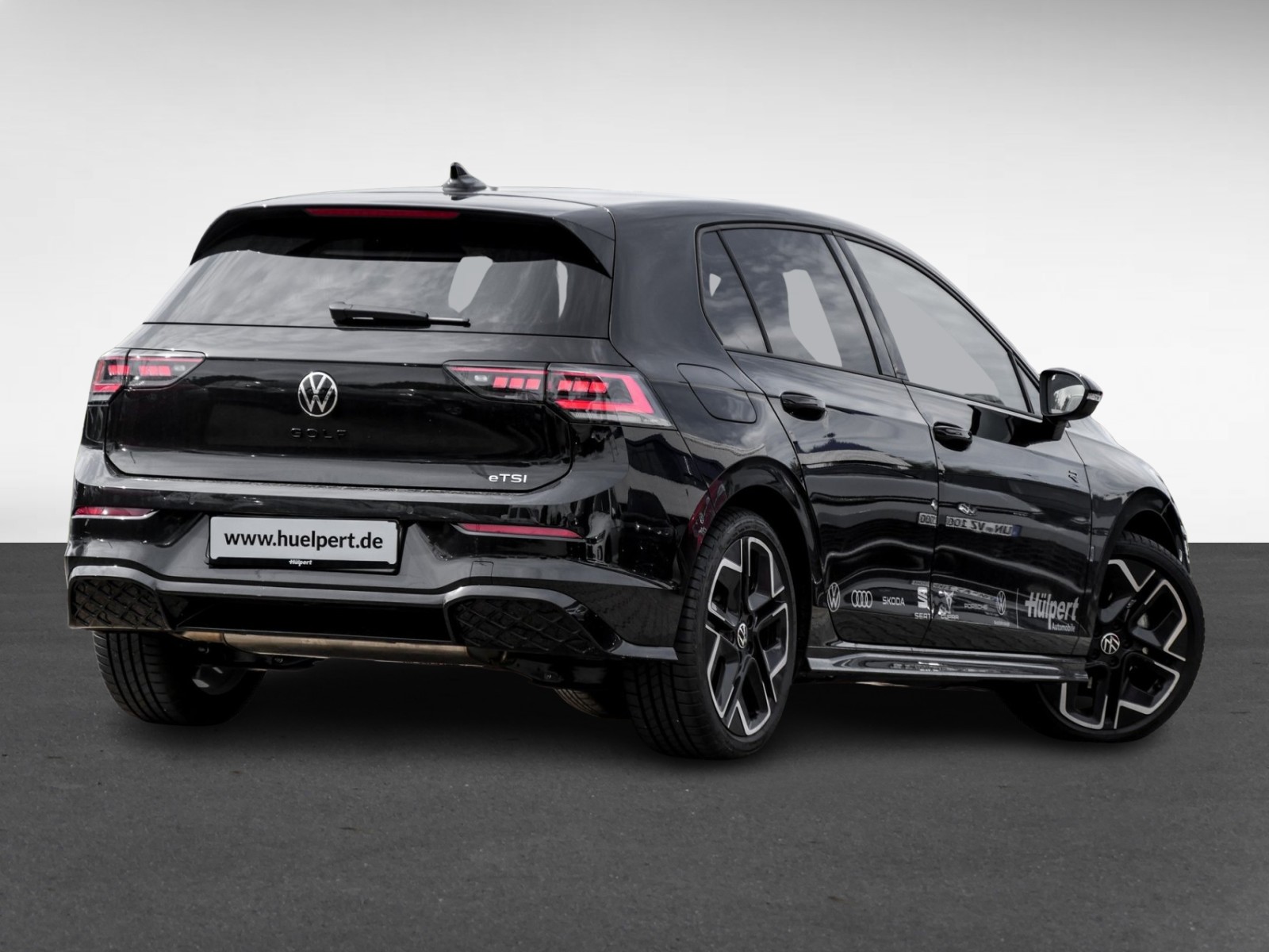 Volkswagen Golf 1.5 R-LINE DSG BLACKSTYLE PANO AHK MATRIX-LED