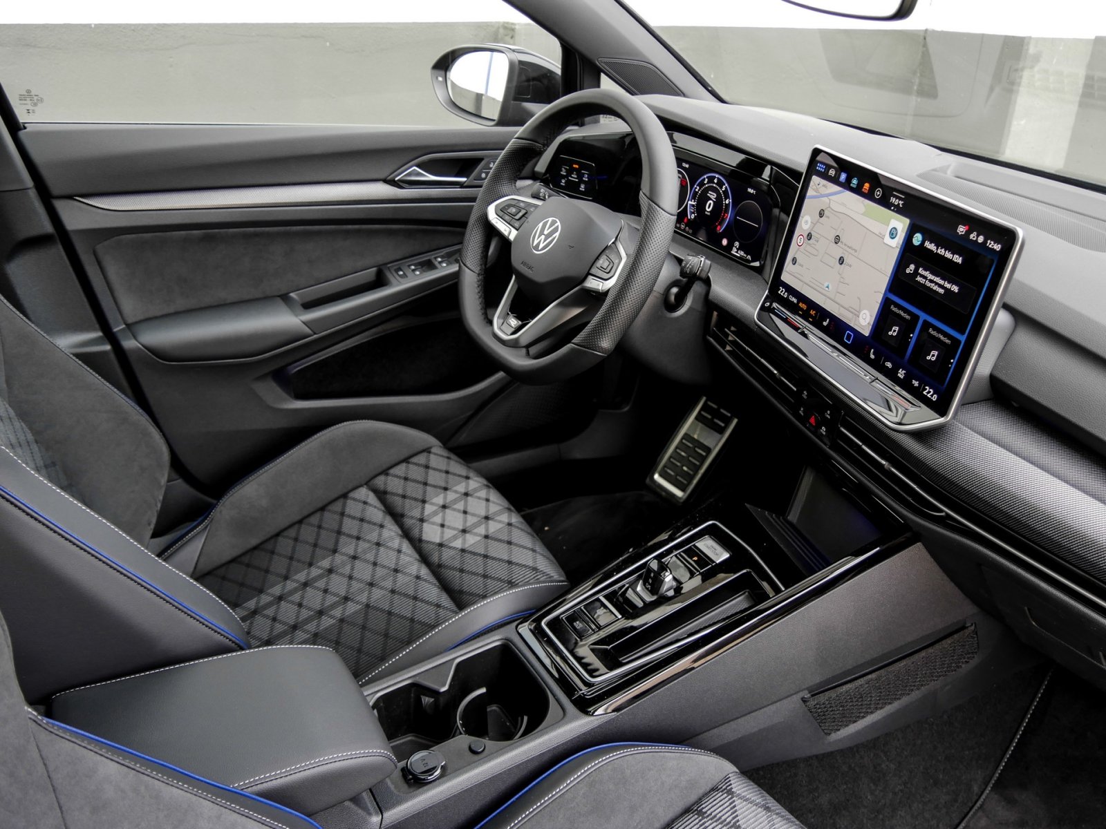 Volkswagen Golf 1.5 R-LINE DSG BLACKSTYLE PANO AHK MATRIX-LED