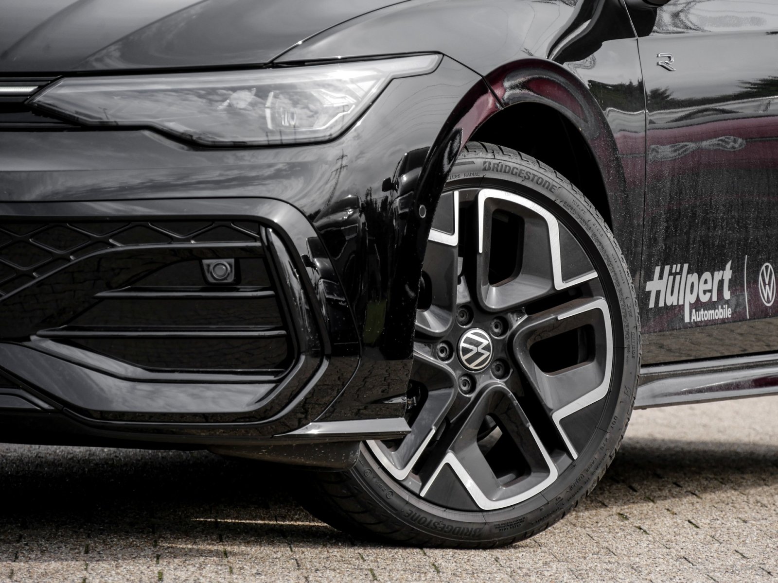 Volkswagen Golf 1.5 R-LINE DSG BLACKSTYLE PANO AHK MATRIX-LED