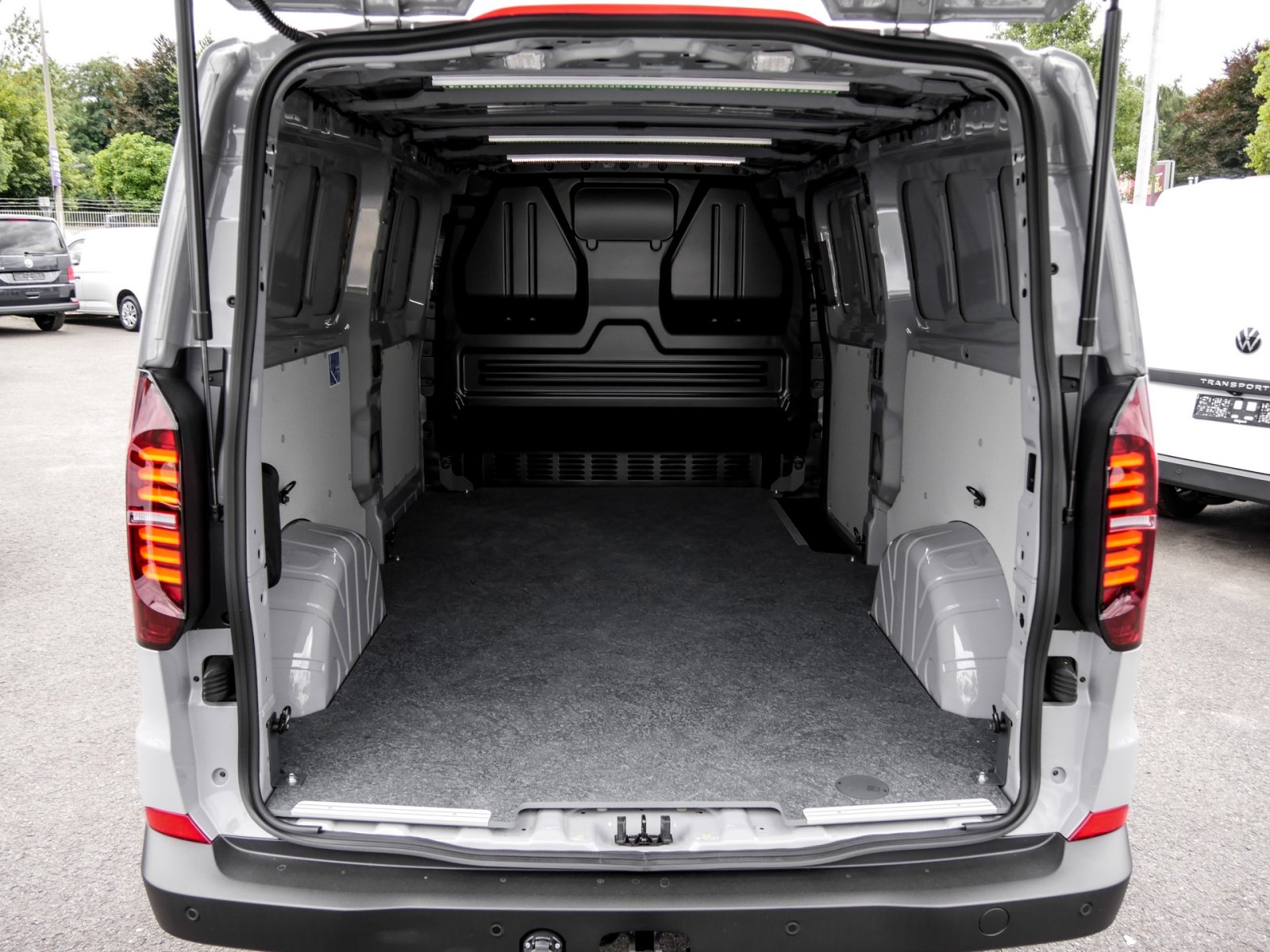 Volkswagen T7 Transporter e-Transporter Kasten AnhängerPaket Holzboden