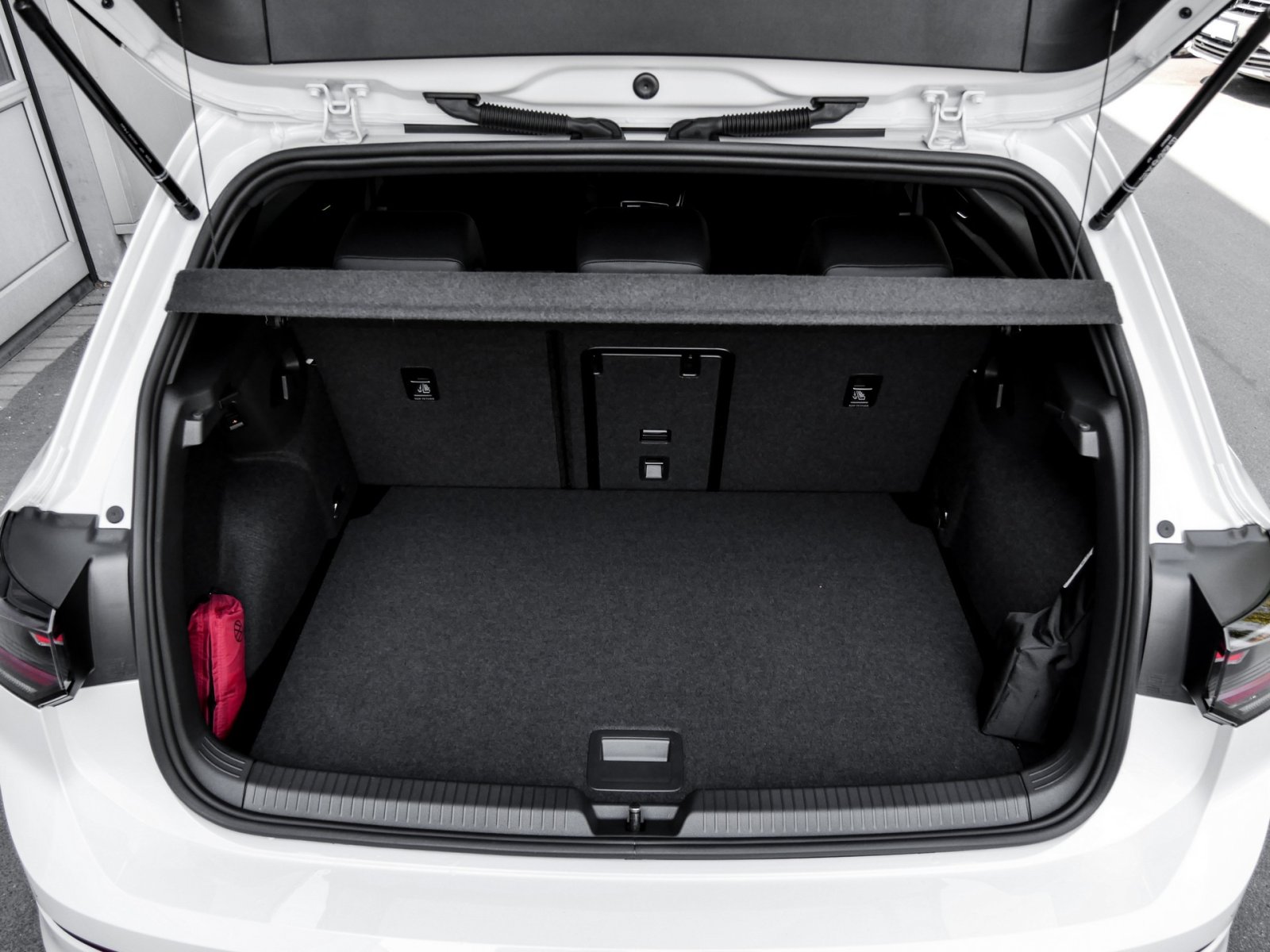 Volkswagen Golf 1.5 R-LINE DSG BLACKSTYLE PANO MATRIXLED