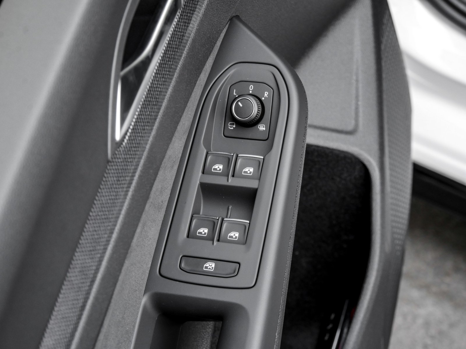 Volkswagen Golf 1.5 R-LINE DSG BLACKSTYLE PANO MATRIXLED