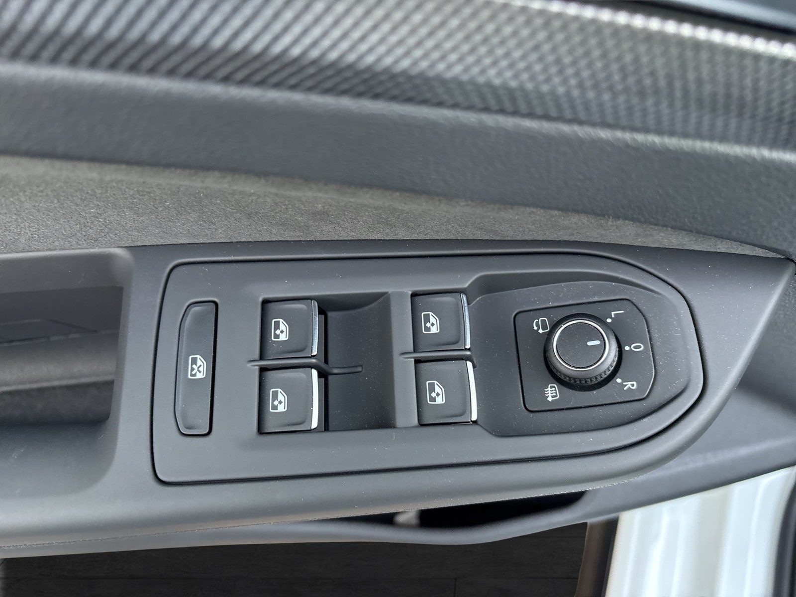 Volkswagen Golf 1.5 R-LINE DSG BLACKSTYLE PANO MATRIXLED