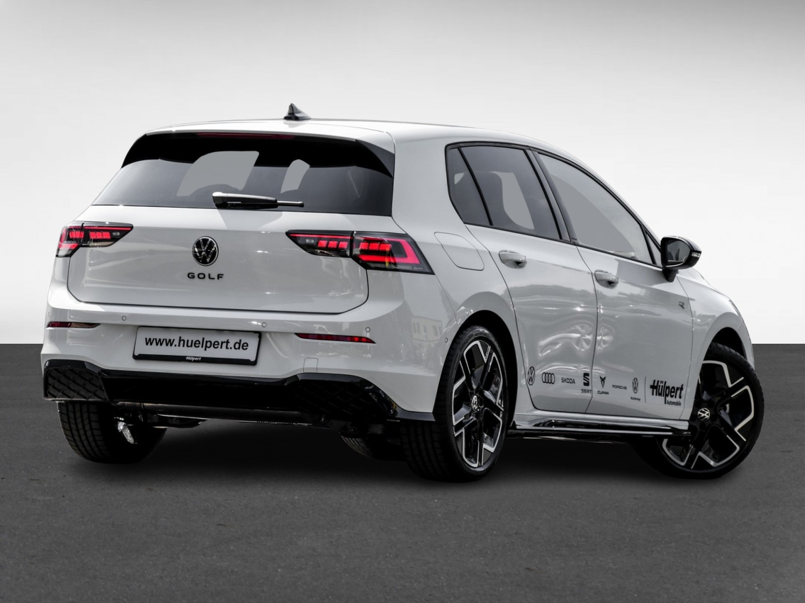 Volkswagen Golf 1.5 R-LINE DSG BLACKSTYLE PANO MATRIXLED