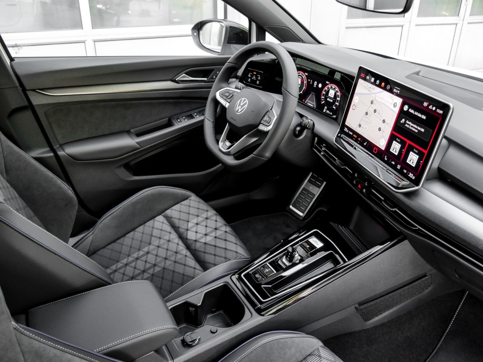 Volkswagen Golf 1.5 R-LINE DSG BLACKSTYLE PANO MATRIXLED